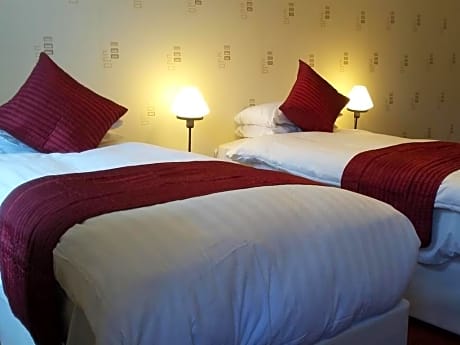 Twin Room with Private Bathroom