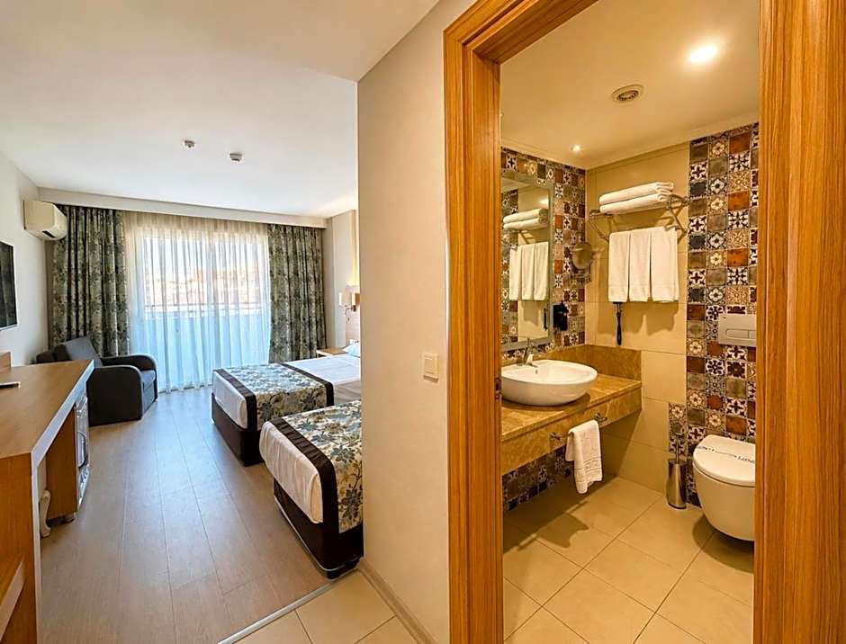 Blue Wave Suite Hotel