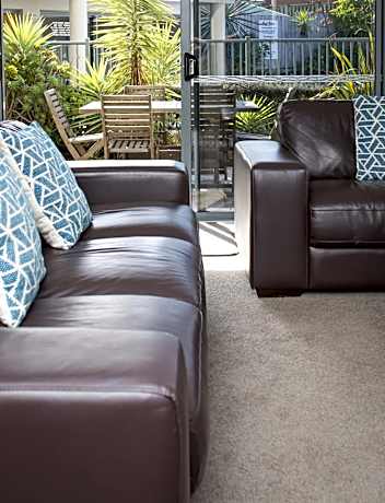 Three-Bedroom Apartment with Pool - Side