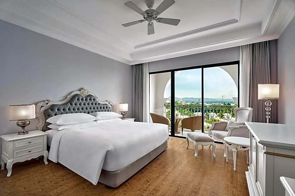 Photo 1 of 4 of Deluxe 1 King Bed, Garden View, Balcony
