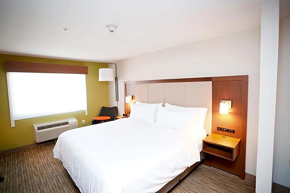Holiday Inn Express Hotel & Suites Carlsbad By IHG
