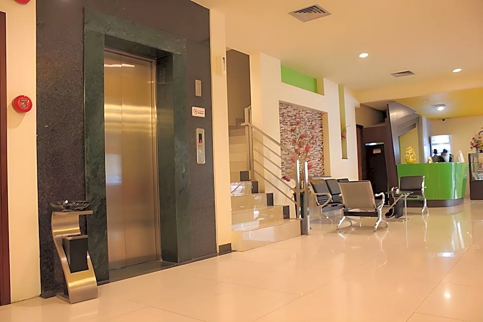 Jolin Hotel Panakkukang by LIFE