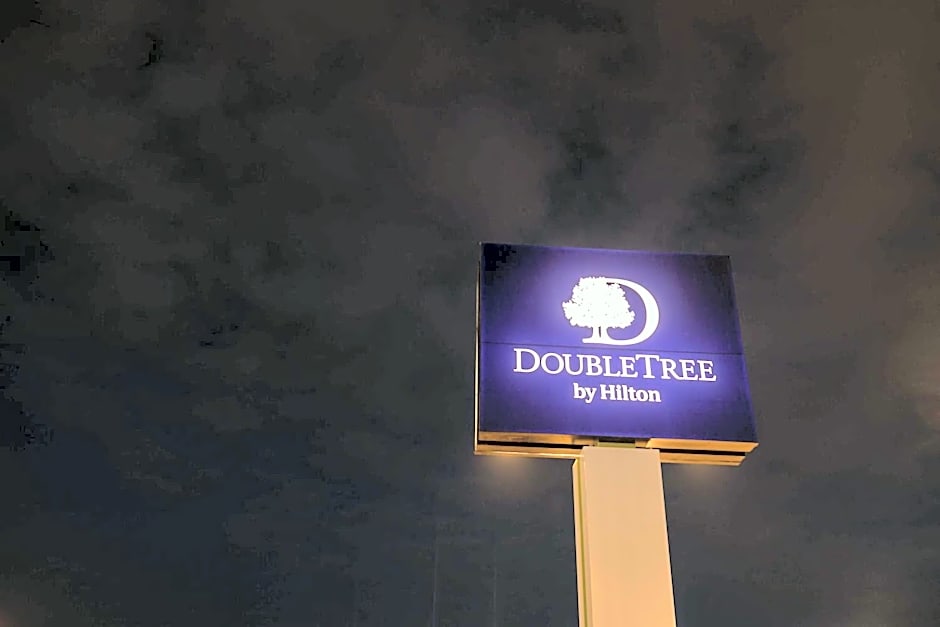 DoubleTree by Hilton Calgary North