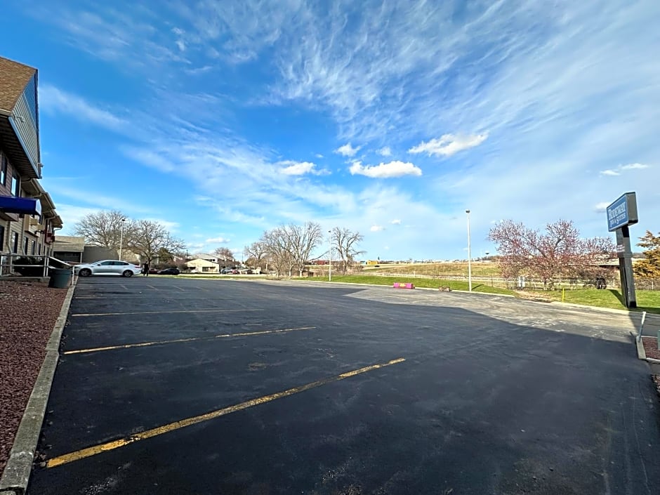 Rodeway Inn & Suites Madison East