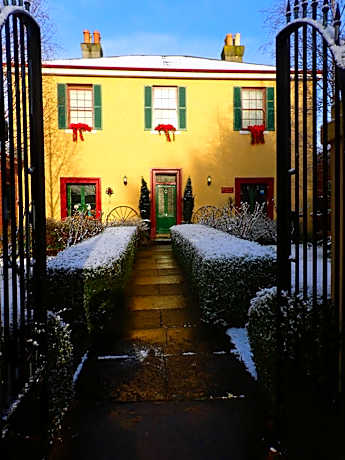 Blakes Manor Self Contained Heritage Accommodation