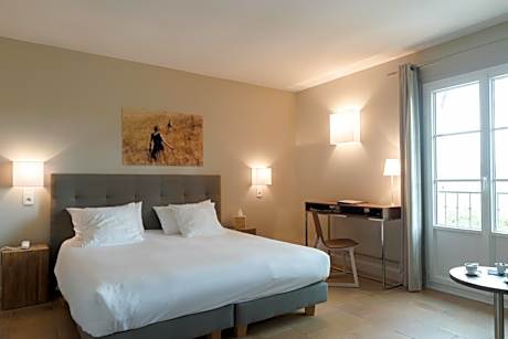 Comfort Double Room with Road View