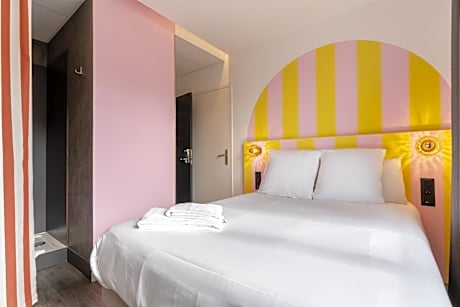 Double Room with Queen Bed