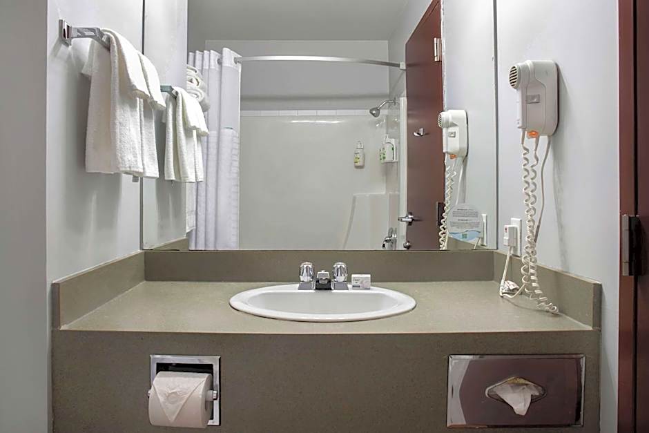 Days Inn by Wyndham Whitecourt