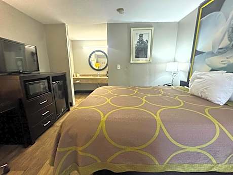 Queen Room - Non-Smoking