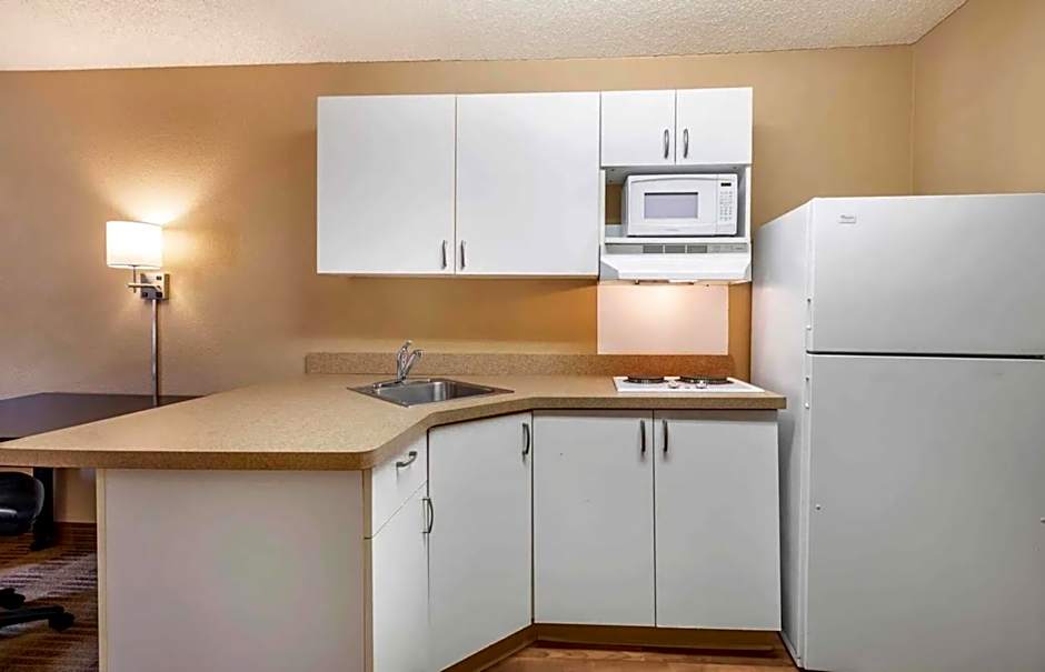 Relax Suites Extended Stay - La Mirada