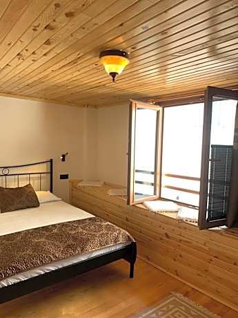 Deluxe Double Room with Side Sea View
