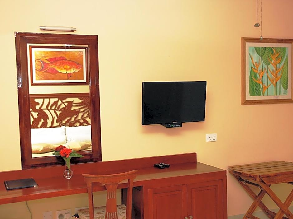 Pirogue Lodge