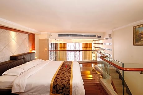 Deluxe Duplex One-Bedroom Suite