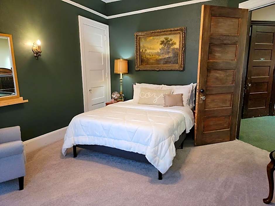 The Kings Throne Inn and Guest House