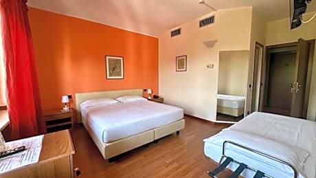 Economy Triple Room - Attic