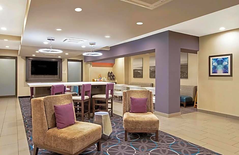 La Quinta Inn & Suites by Wyndham Fayetteville