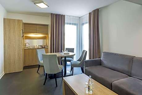 Apartment - 1 Queen 2 Single Beds Non-Smoking Two Bedrooms Sofabed Lounge Area