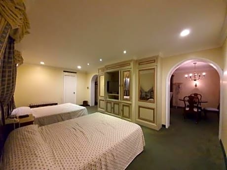 Deluxe Two Beds