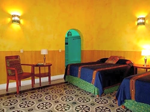 Hotel Medio Mundo