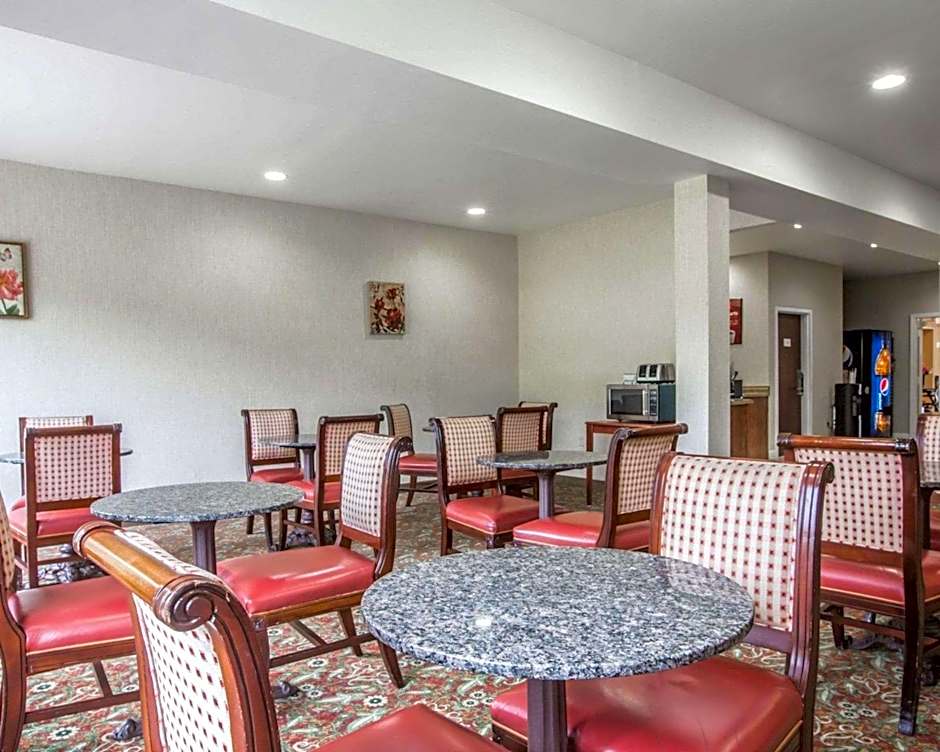 Econo Lodge Lakes Region