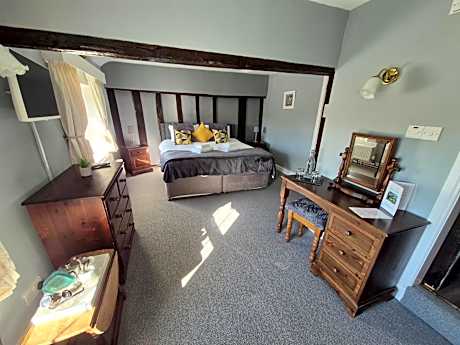 Deluxe Double or Twin Room with Mountain View