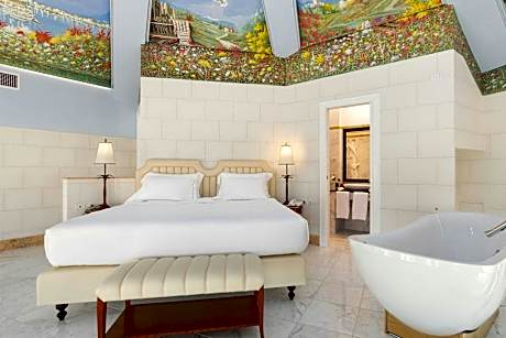 Autograph tower top floor, Suite, 1 King, Sea view, Balcony