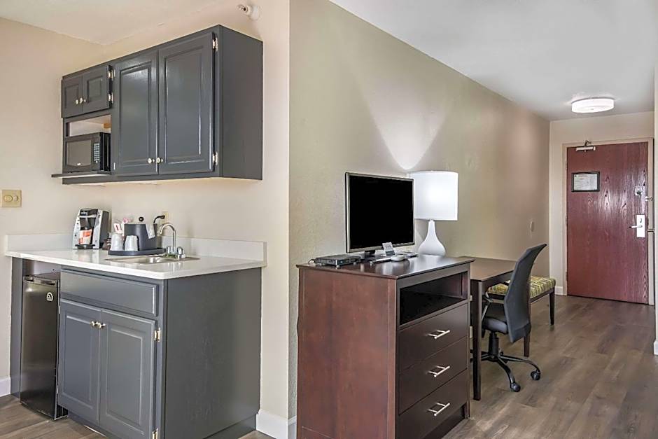 Quality Inn & Suites Quincy - Downtown