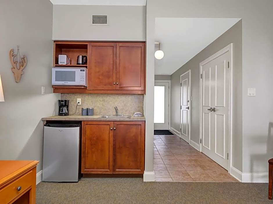 All Season Ski in Out Chalets at Calabogie Peaks