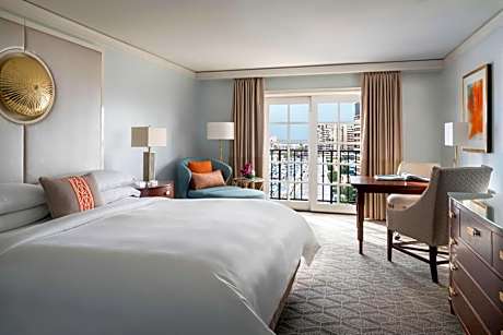 Peloton, Guest room, King