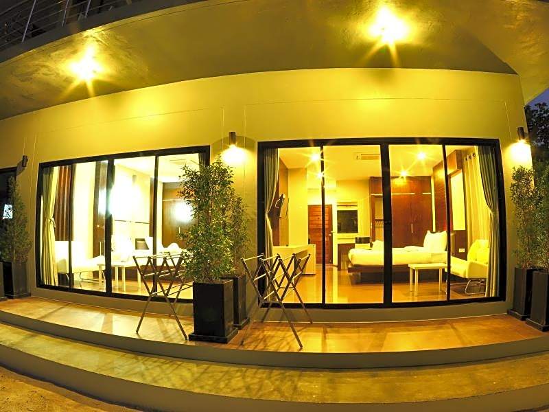 Tonsai Tropical Phi Phi Island