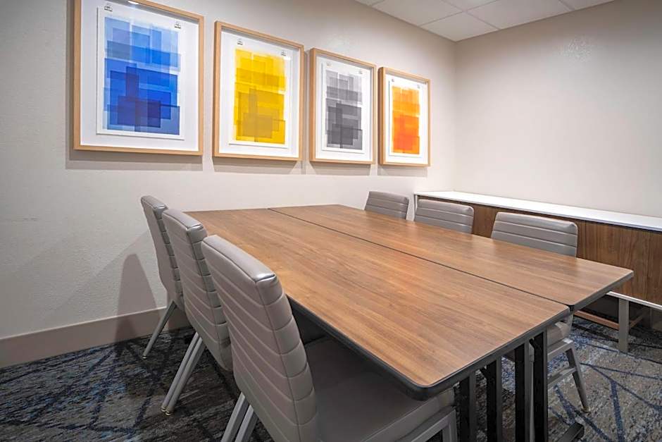 Holiday Inn Express and Suites Atlanta-Johns Creek By IHG