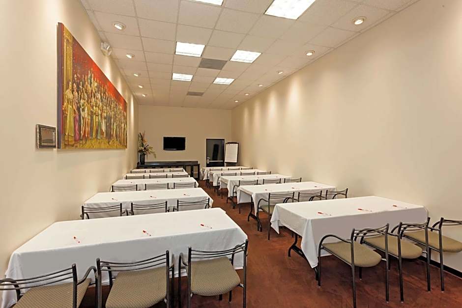 Ramada Plaza by Wyndham West Hollywood Hotel & Suites