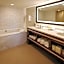 DoubleTree By Hilton Pittsburgh-Green Tree