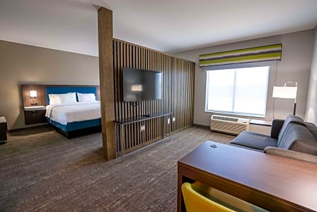 1 KING HEAR ACC STUDIO STE FRIDGE MIC