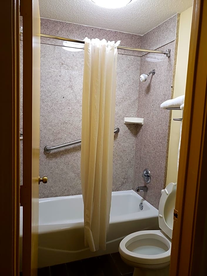 Days Inn & Suites by Wyndham Tuscaloosa - Univ. of Alabama