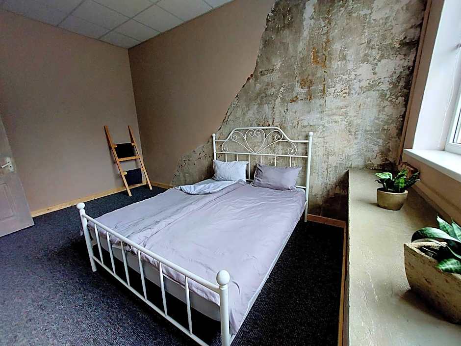 Hostelis R27