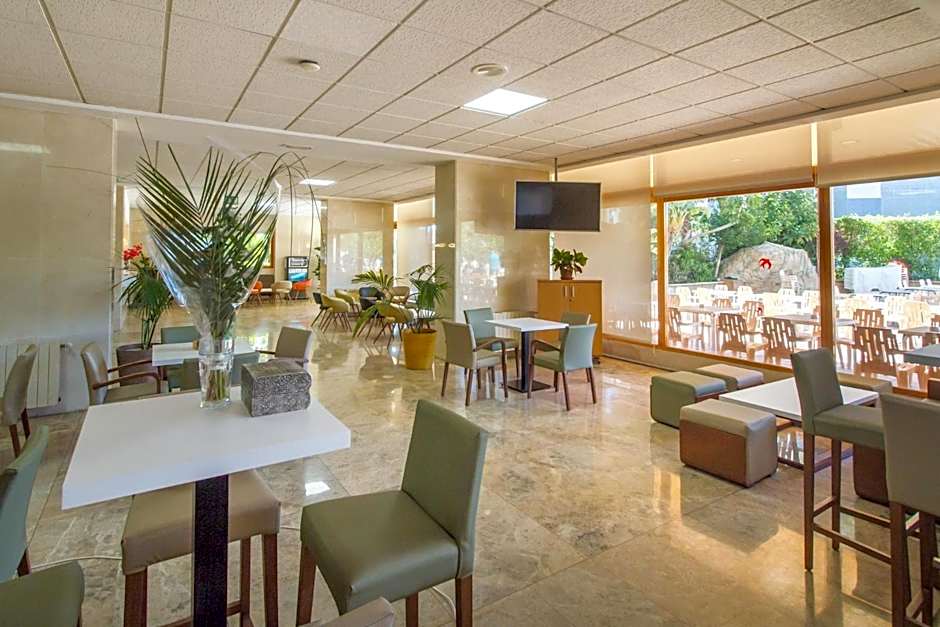 Apartamentos La Era Park