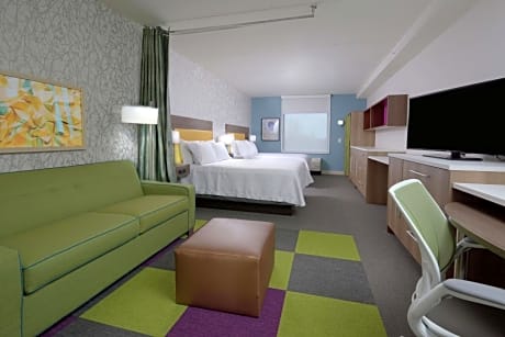 Queen Studio with Two Queen Beds - Non-Smoking