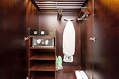 Superior Room with Taj Mahal View