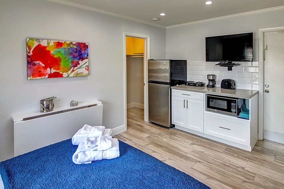 May-Dee Suites in Florida