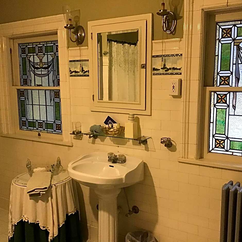 Brookview Manor Inn