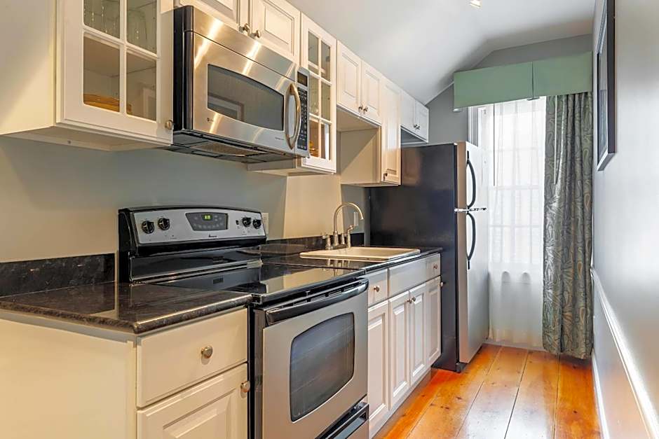 Essex Street Inn & Suites, an Ascend Collection Hotel