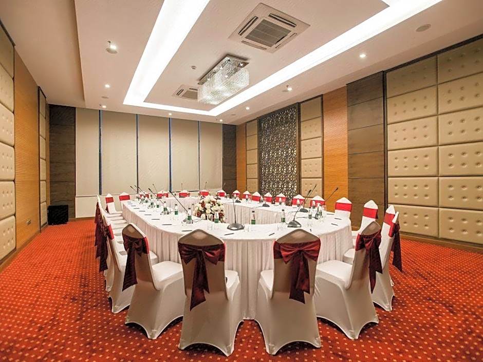 Muong Thanh Luxury Nhat Le Hotel