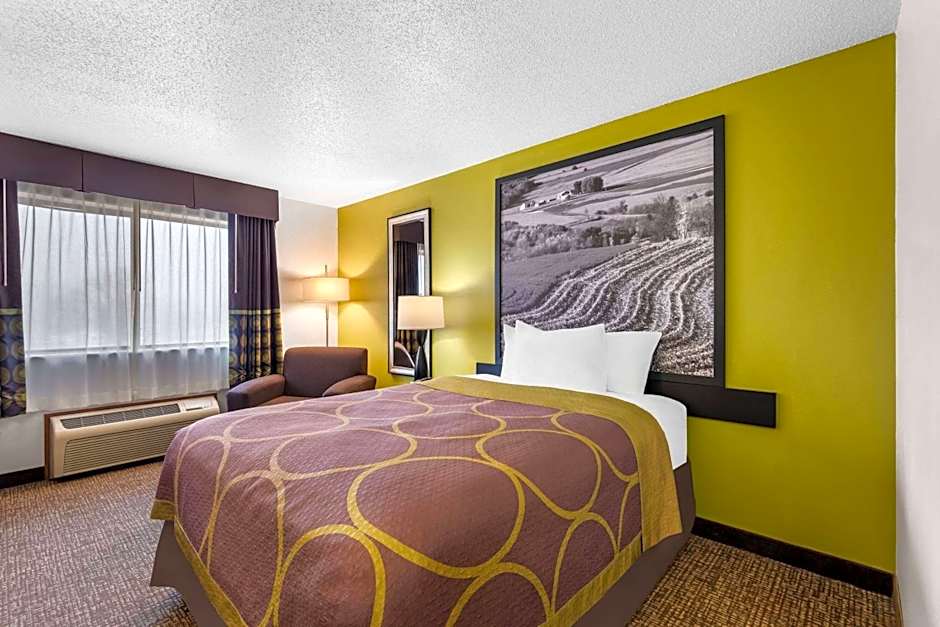 Super 8 by Wyndham Oelwein