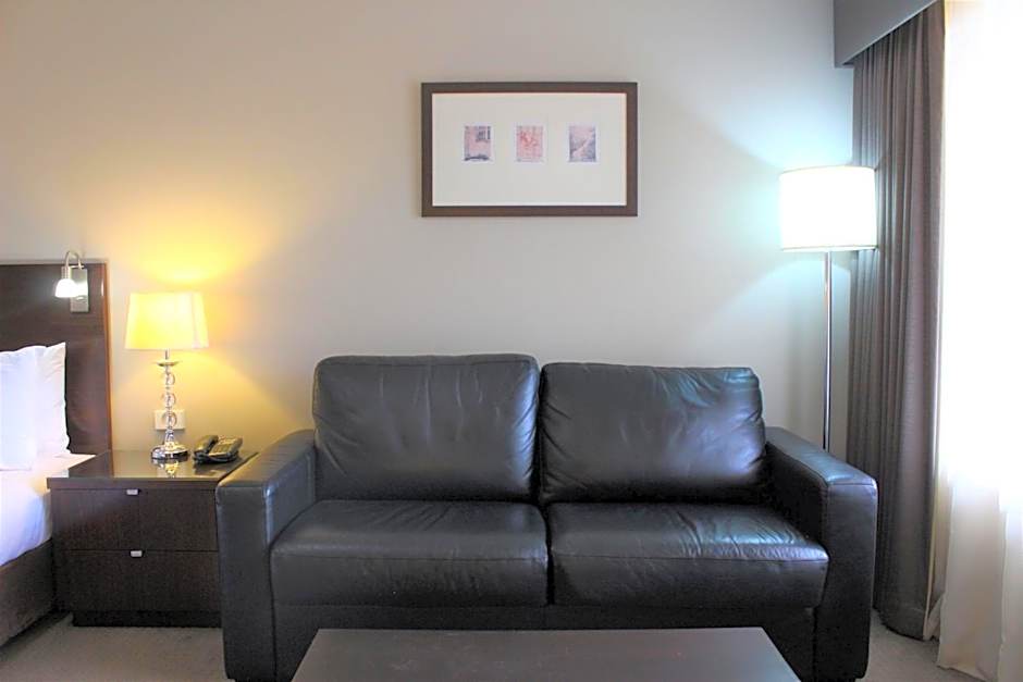 Carlyle Suites & Apartments