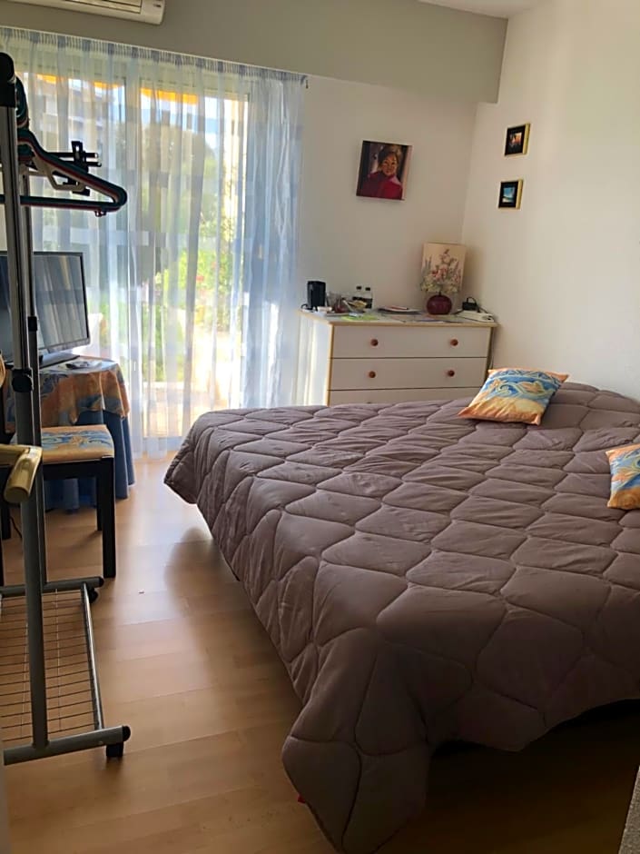 Villa C3 Arthur Rimbaub chambre d¿hôte piscine proche mer plage 600m