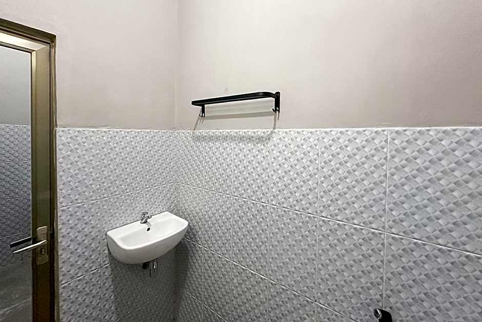 RedDoorz near Maulana Yusuf Stadium Serang