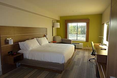1 King Bed Standard