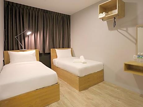 Twin Room (2 Single Beds)