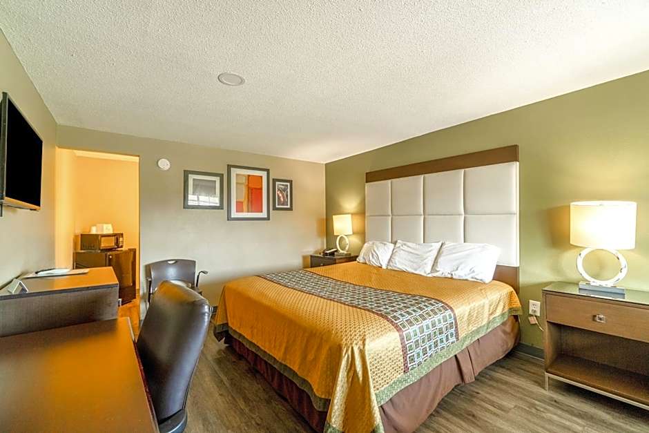 Deluxe Inn & Suites By OYO Miami OK